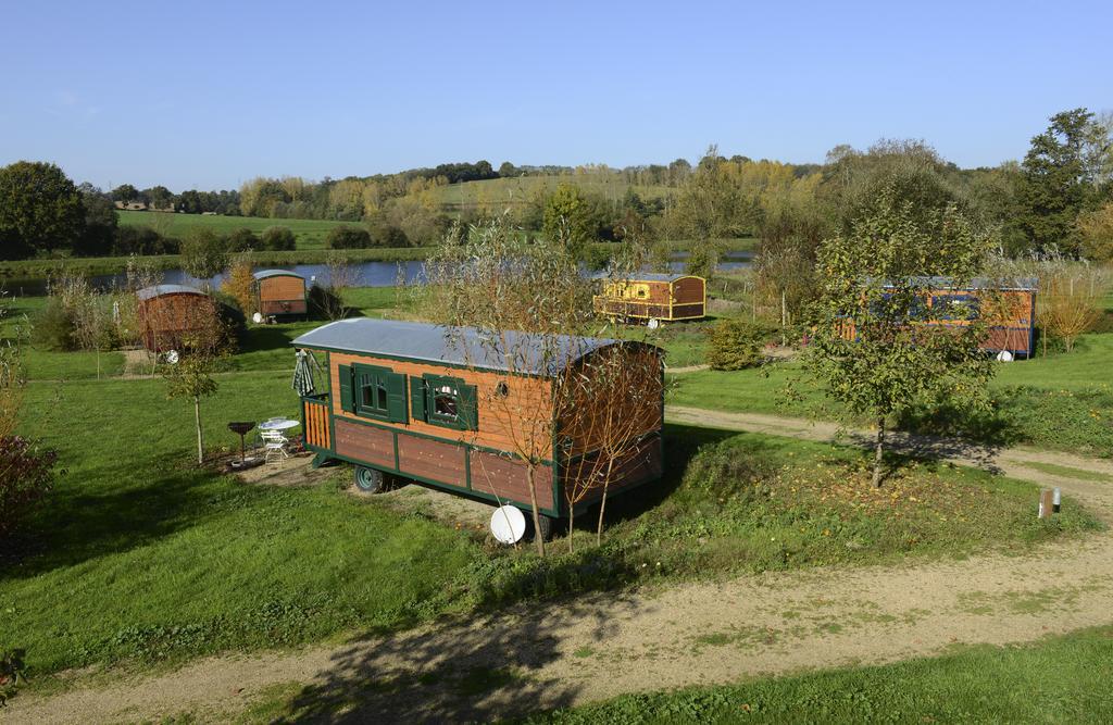 Les Roulottes & Cottages Du Moulin Chenille-Change Exterior photo