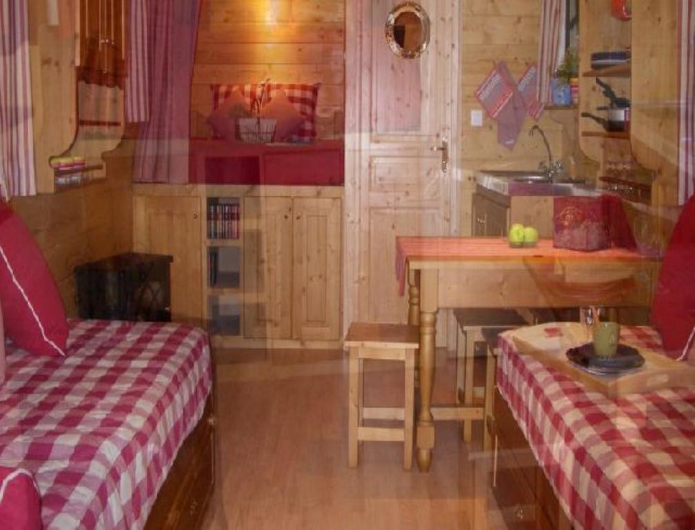 Les Roulottes & Cottages Du Moulin Chenille-Change Room photo